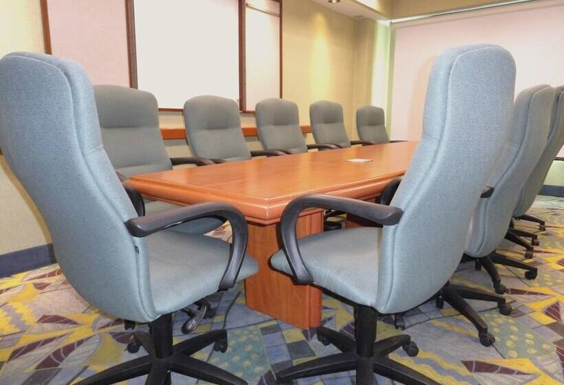 فندق Holiday Inn Express & Suites Toluca Zona Aeropuerto, An Ihg