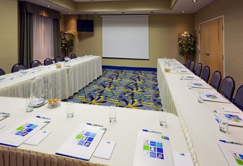 فندق Holiday Inn Express & Suites Toluca Zona Aeropuerto, An Ihg