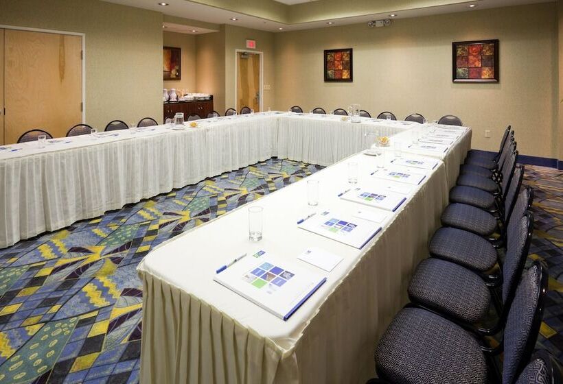 فندق Holiday Inn Express & Suites Toluca Zona Aeropuerto, An Ihg