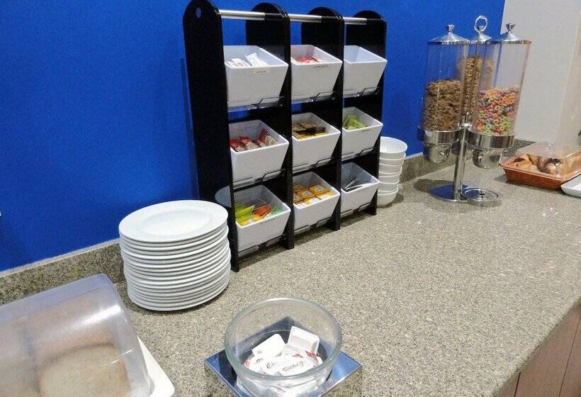 فندق Holiday Inn Express & Suites Toluca Zona Aeropuerto, An Ihg