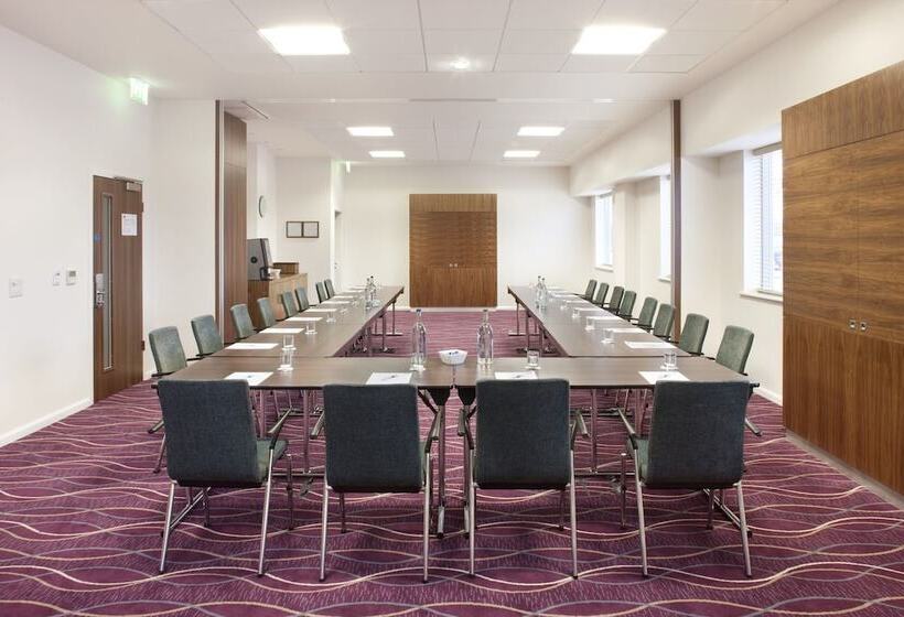 Отель Holiday Inn Express Tamworth By Ihg