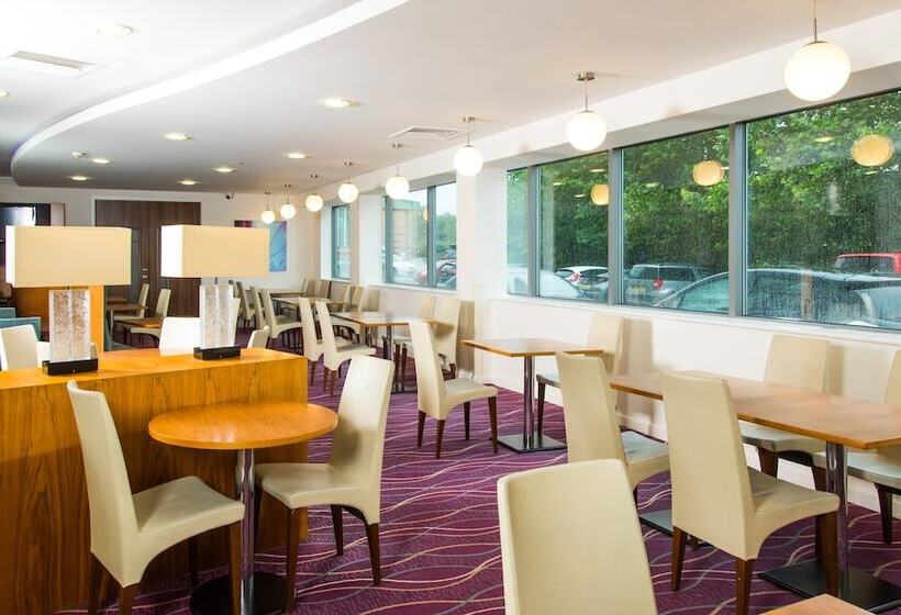 Отель Holiday Inn Express Tamworth By Ihg