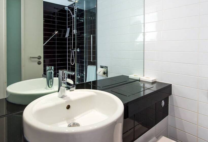 Отель Holiday Inn Express Tamworth By Ihg