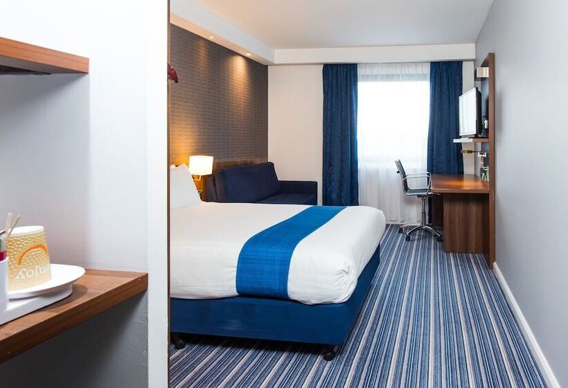 Отель Holiday Inn Express Tamworth By Ihg