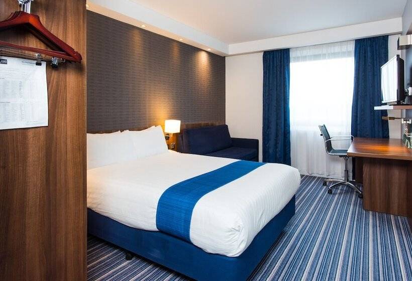 Отель Holiday Inn Express Tamworth By Ihg