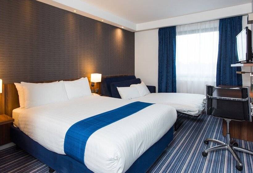 Отель Holiday Inn Express Tamworth By Ihg