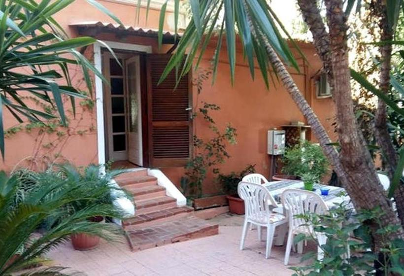 هتل Home Holiday Vatican Museums