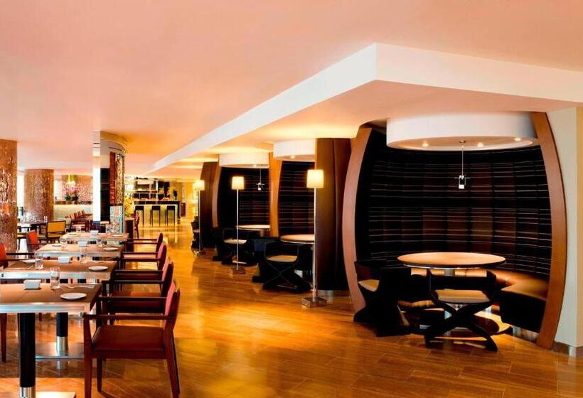 هتل Hong Kong Skycity Marriott