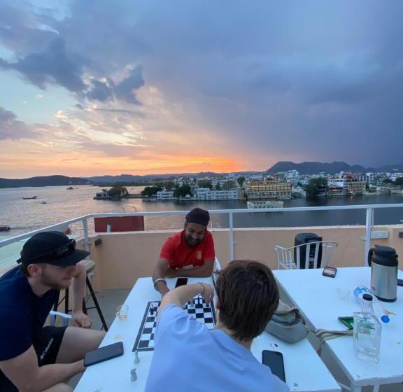 فندق Hostel Mantra