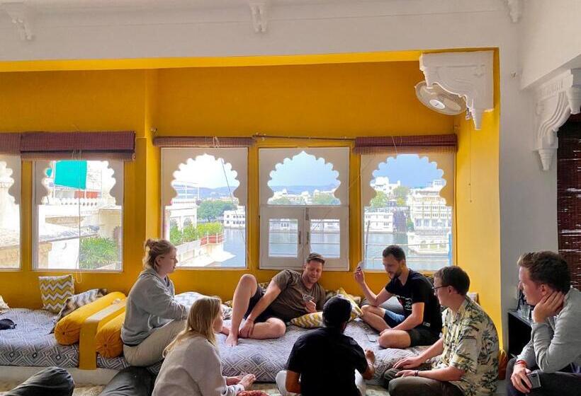 فندق Hostel Mantra