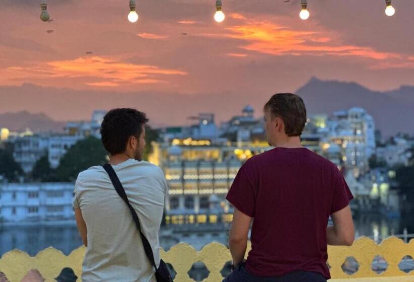 فندق Hostel Mantra