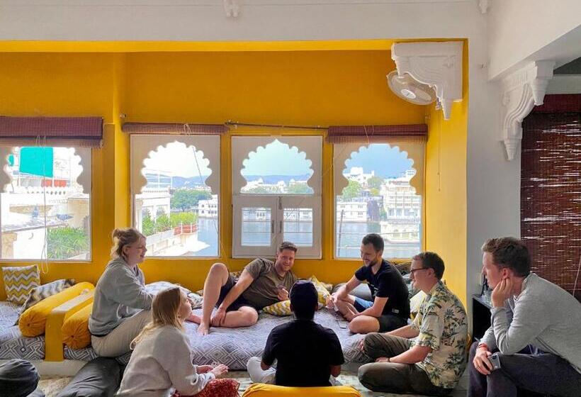 فندق Hostel Mantra