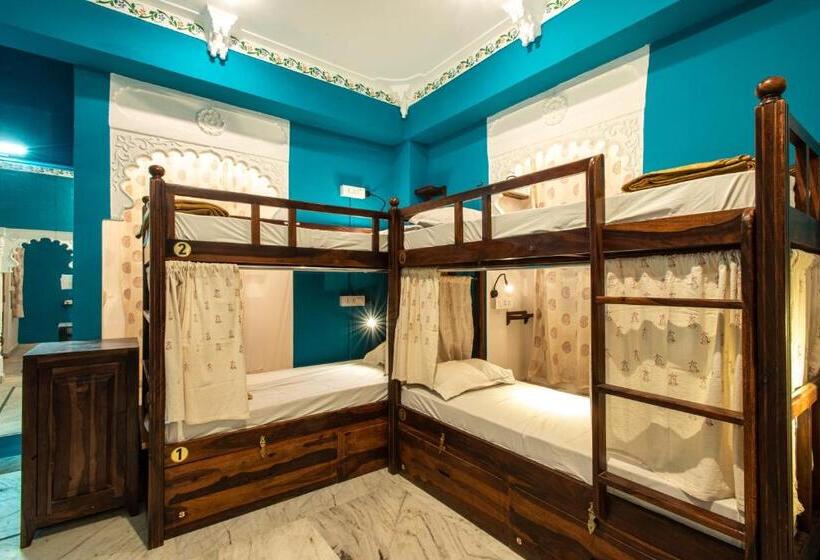 فندق Hostel Mantra