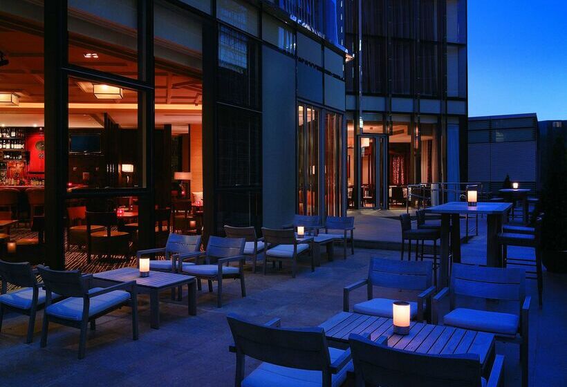 هتل Hyatt Regency Hong Kong, Tsim Sha Tsui