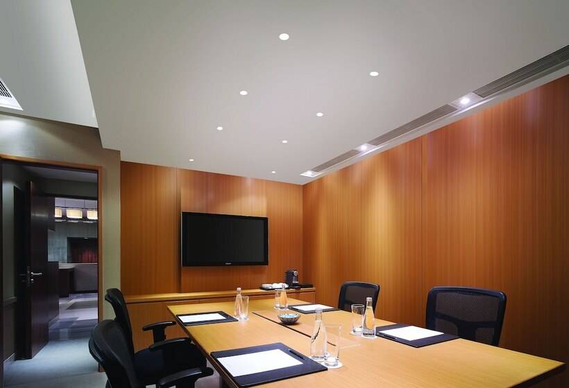 هتل Hyatt Regency Hong Kong, Tsim Sha Tsui