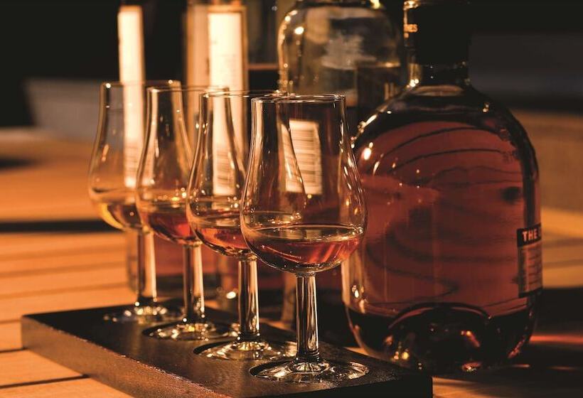 هتل Hyatt Regency Hong Kong, Tsim Sha Tsui