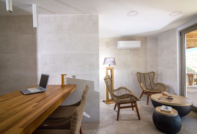 Irida Hotel Agia Pelagia