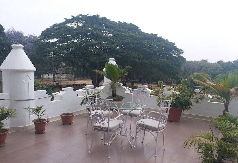 Отель Jayamahal Palace