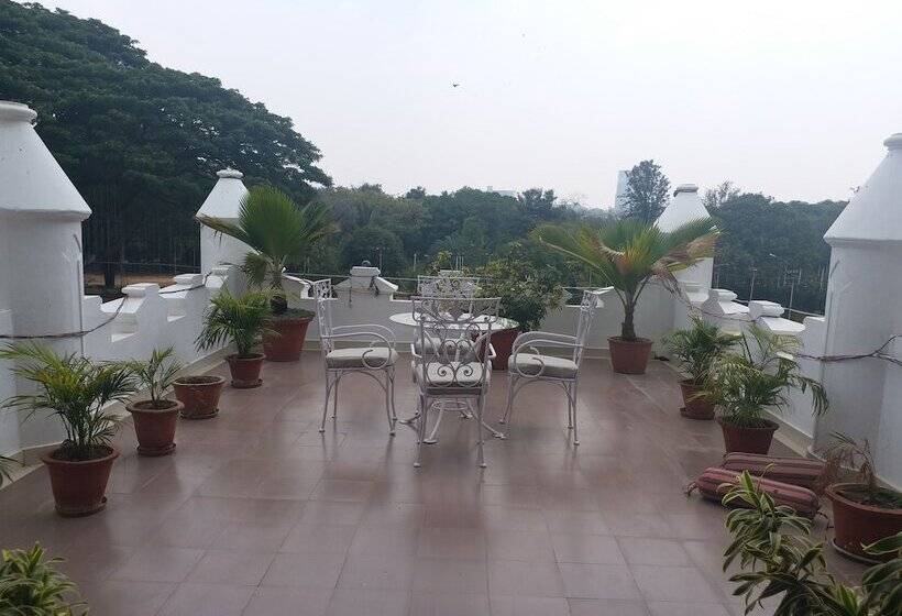 Отель Jayamahal Palace