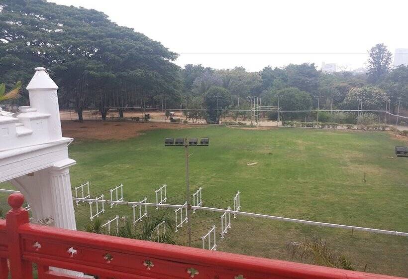 Отель Jayamahal Palace