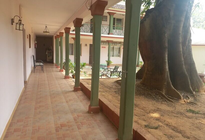 Отель Jayamahal Palace