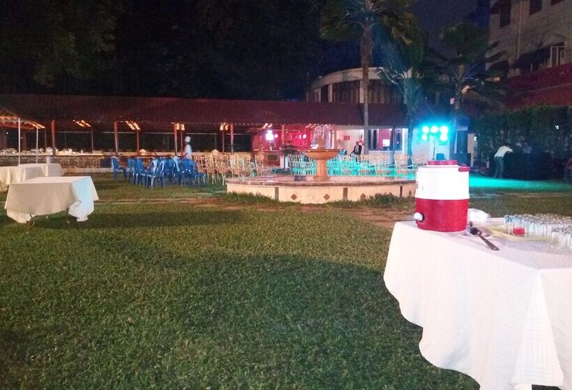 Отель Jayamahal Palace