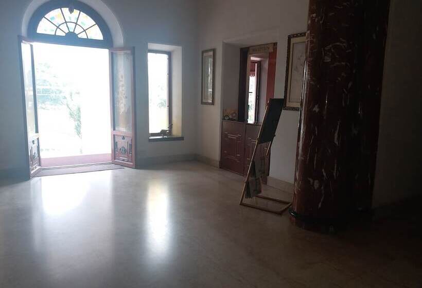 Отель Jayamahal Palace