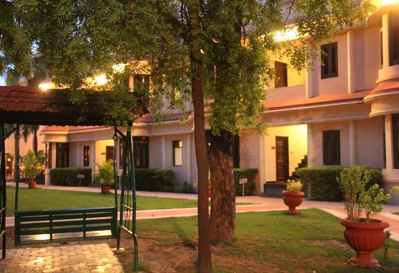 Hotel Jüsta Rajputana Resort & Convention Centre, Udaipur