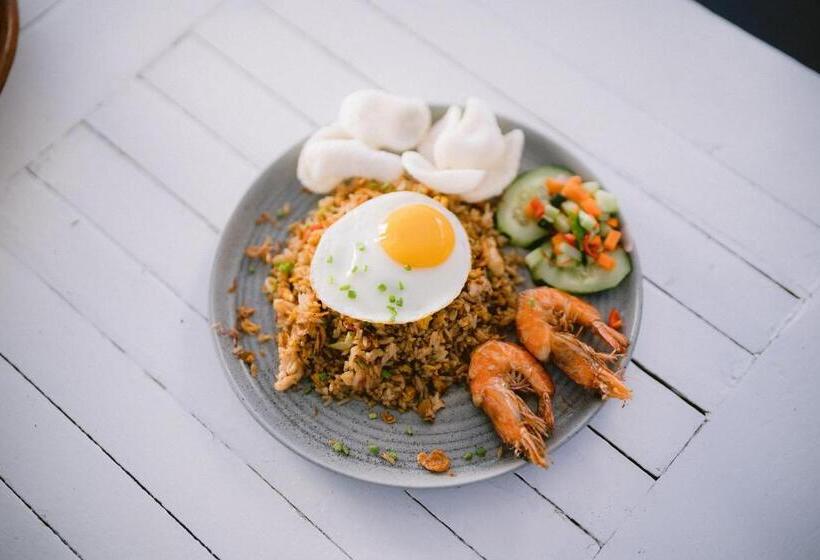 ホテル Legong Keraton Beach