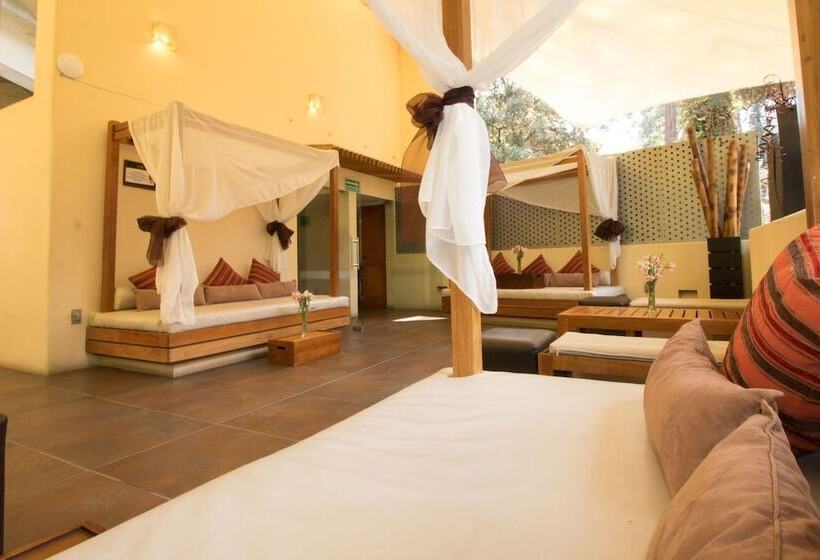 Отель Mision Grand Valle De Bravo