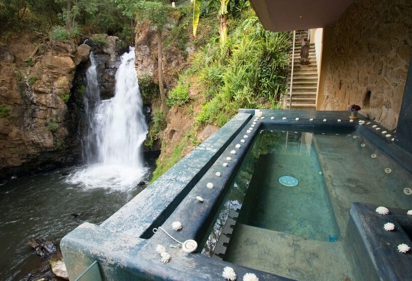 Отель Mision Grand Valle De Bravo