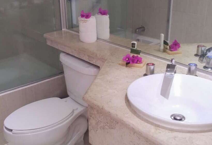 Отель Mision Grand Valle De Bravo