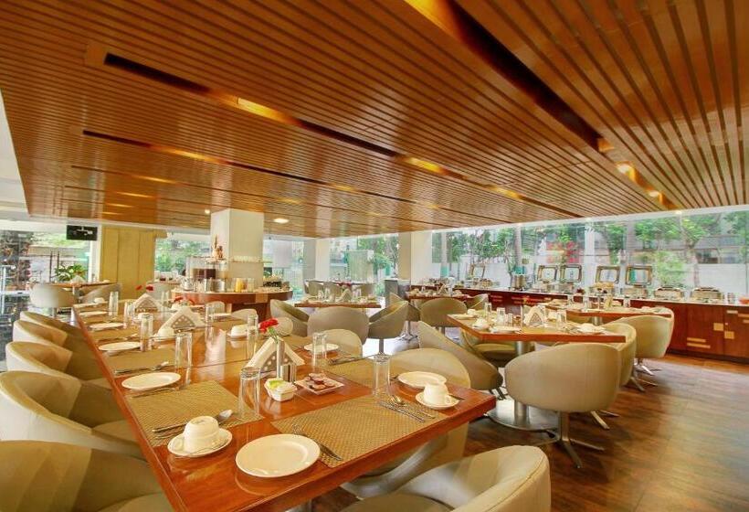 호텔 Monarch Luxur Infantry Road