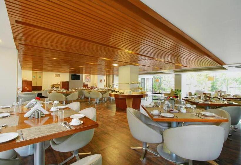 호텔 Monarch Luxur Infantry Road