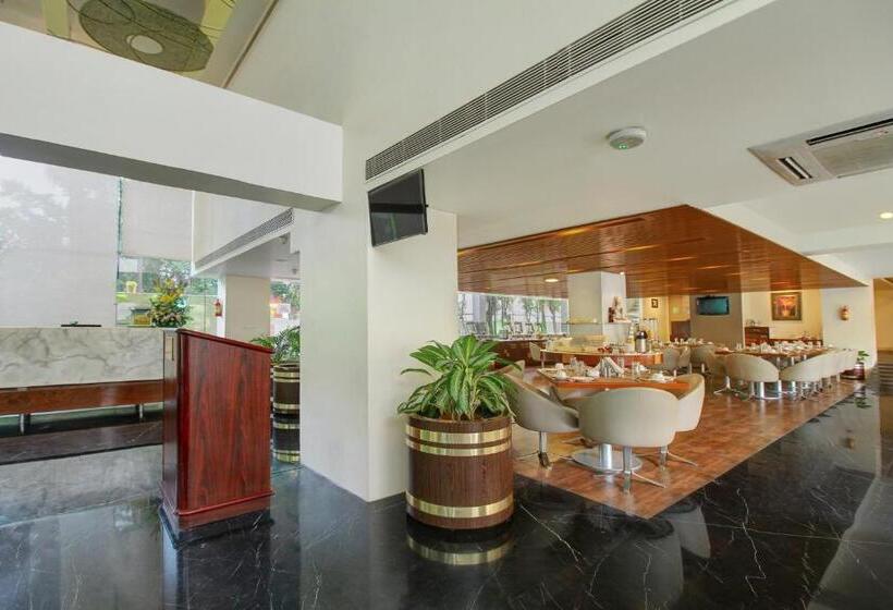 호텔 Monarch Luxur Infantry Road