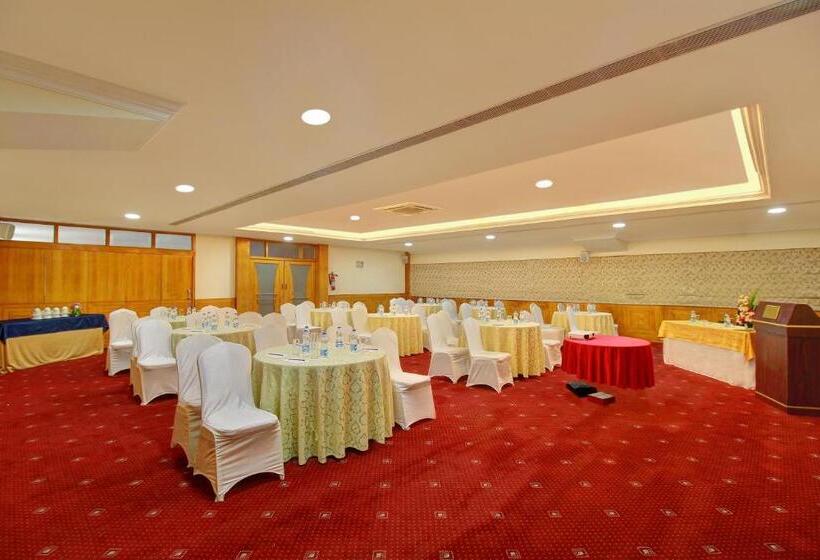 호텔 Monarch Luxur Infantry Road