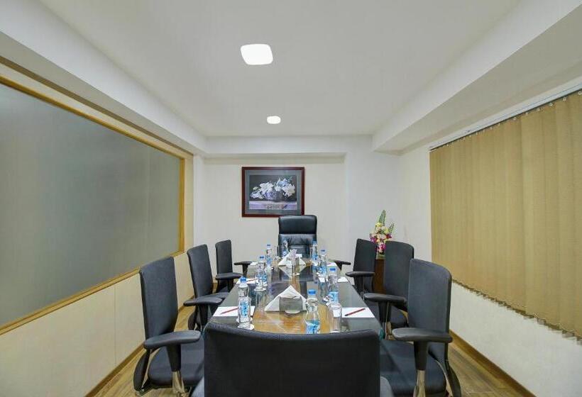 호텔 Monarch Luxur Infantry Road