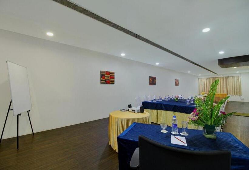 호텔 Monarch Luxur Infantry Road