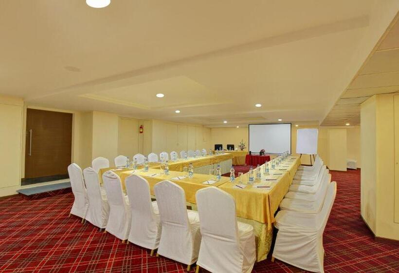 호텔 Monarch Luxur Infantry Road