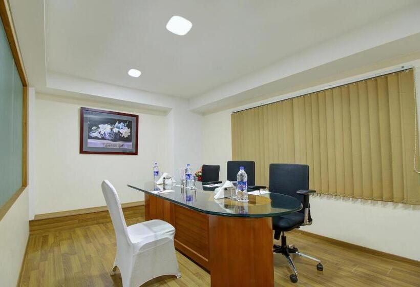 호텔 Monarch Luxur Infantry Road