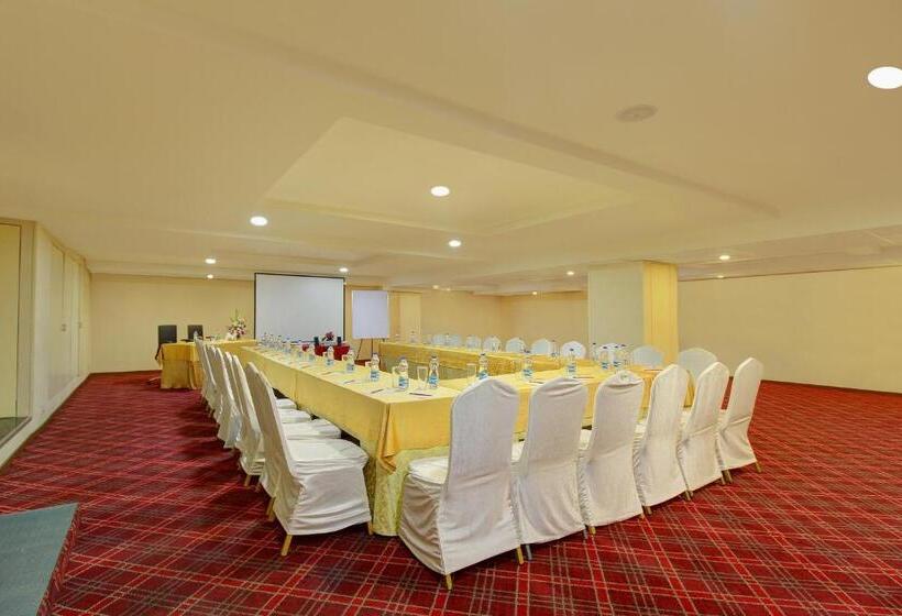 호텔 Monarch Luxur Infantry Road