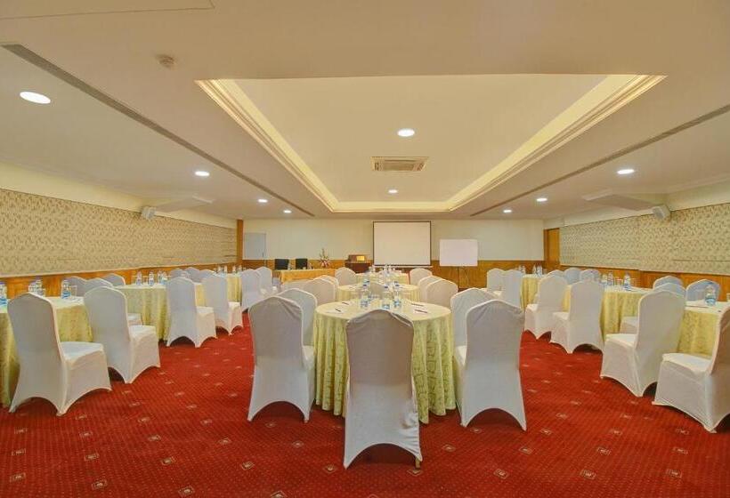 호텔 Monarch Luxur Infantry Road