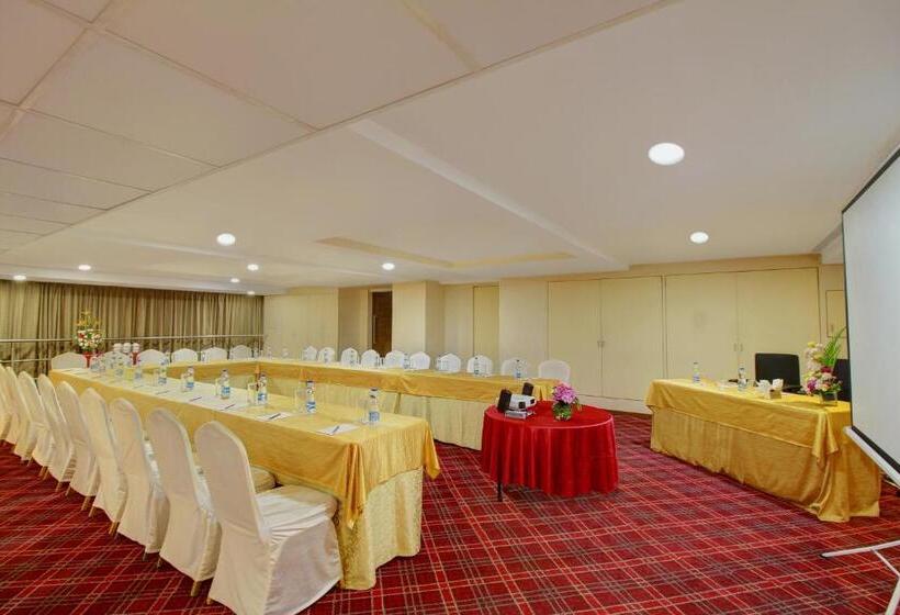 호텔 Monarch Luxur Infantry Road