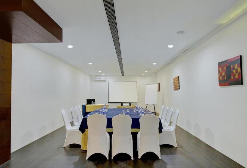 호텔 Monarch Luxur Infantry Road