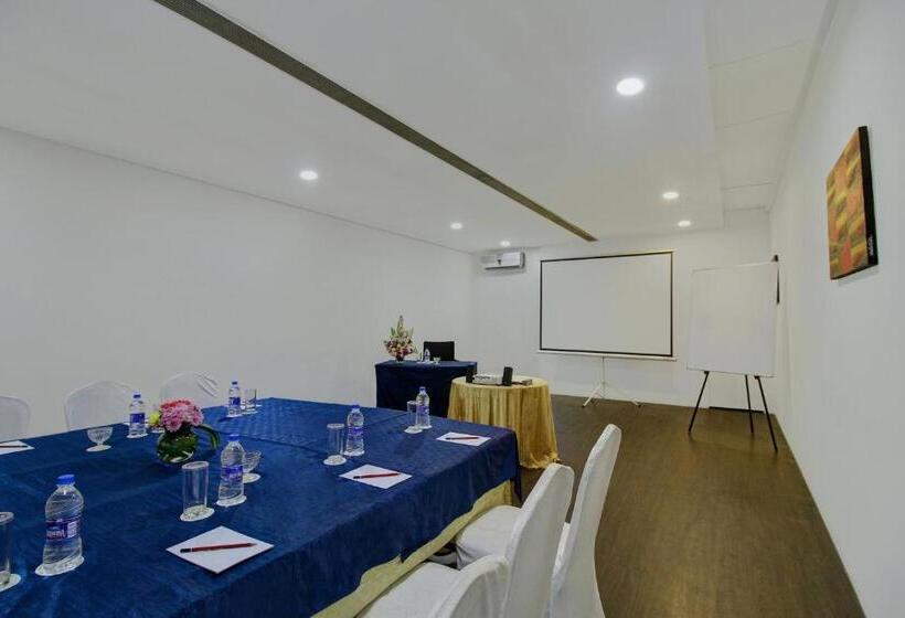 호텔 Monarch Luxur Infantry Road