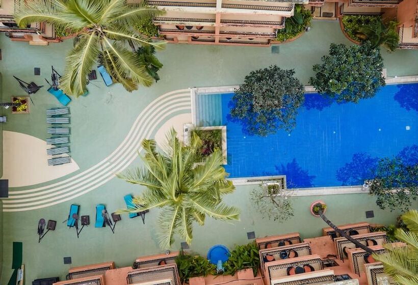 호텔 Neelams The Grand