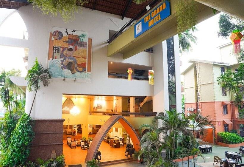 호텔 Neelams The Grand