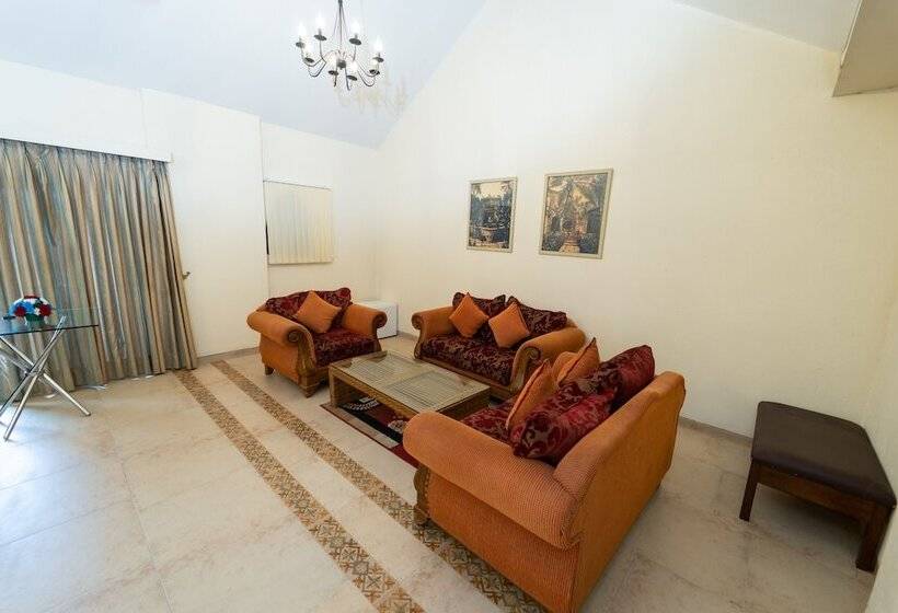 호텔 Neelams The Grand