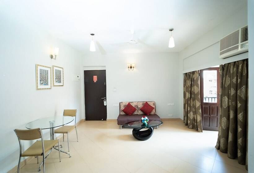 호텔 Neelams The Grand