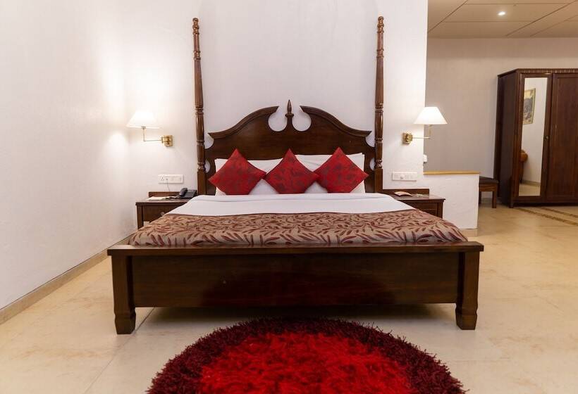 호텔 Neelams The Grand